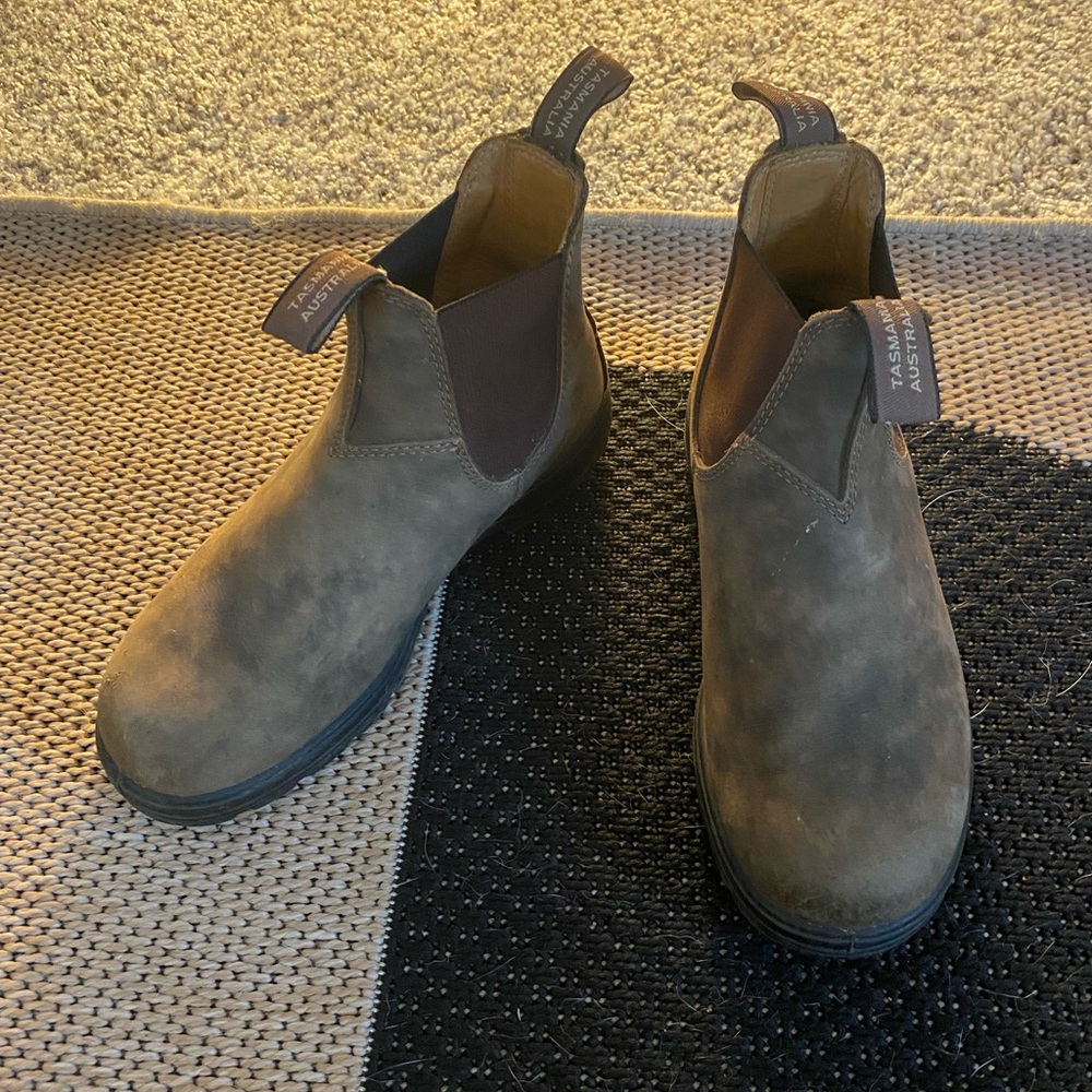 Good condition. Gender neutral 8.5 women’s or 6.5 men's. Currently soldout!